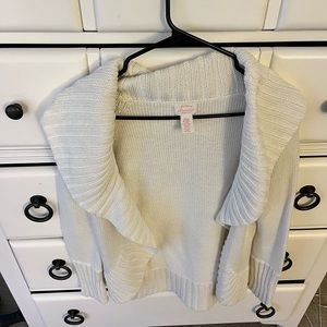 Size medium white sweater cardigan!
